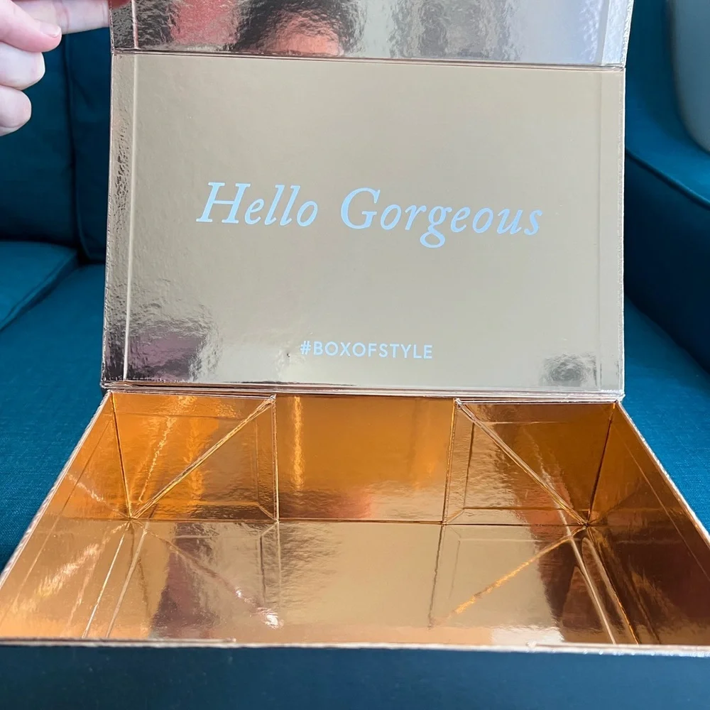 Gold mirrored Box of Style box with magnetic closure